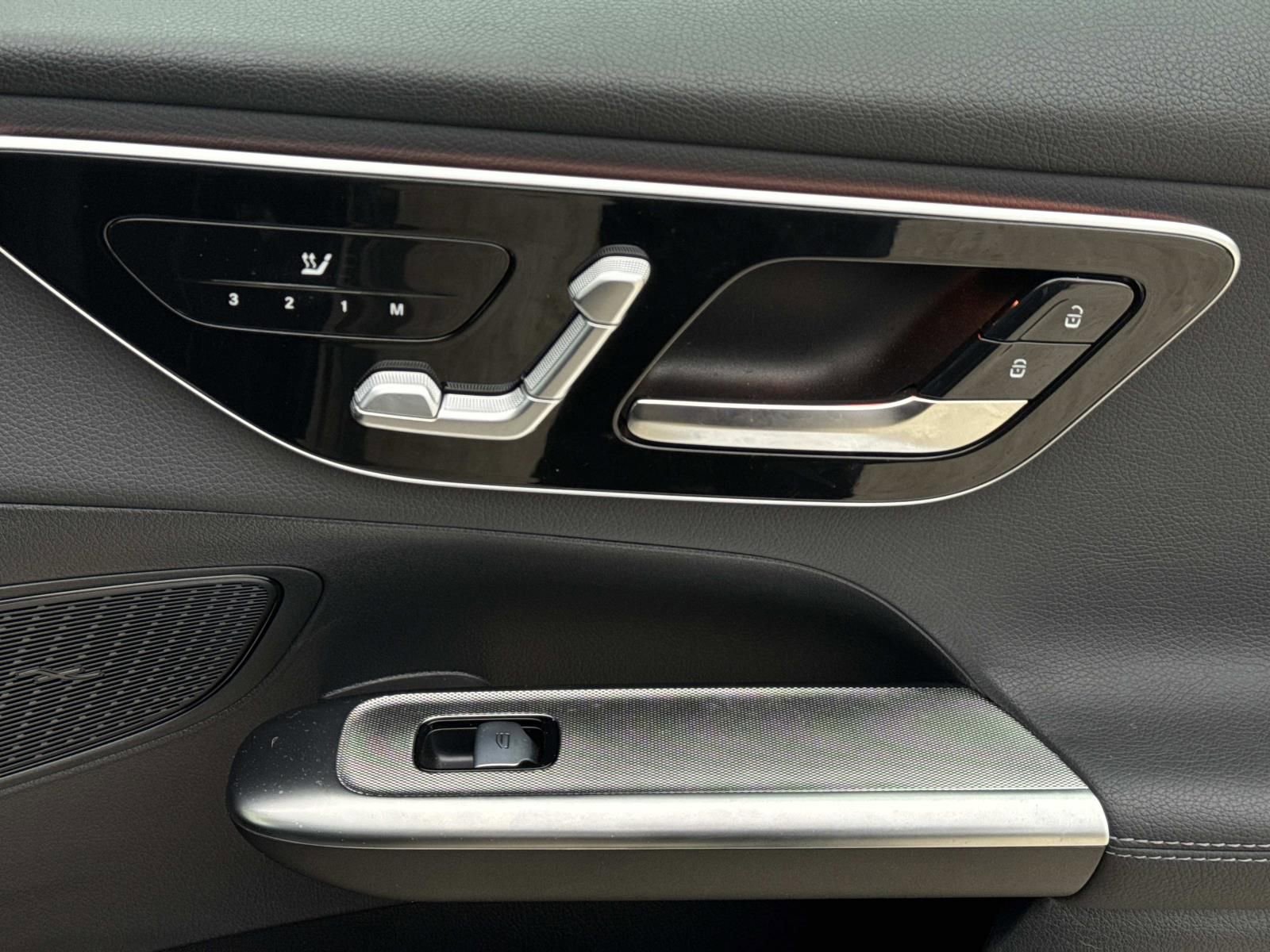 Used 2025 Mercedes-Benz GLC 300 4MATIC image 15