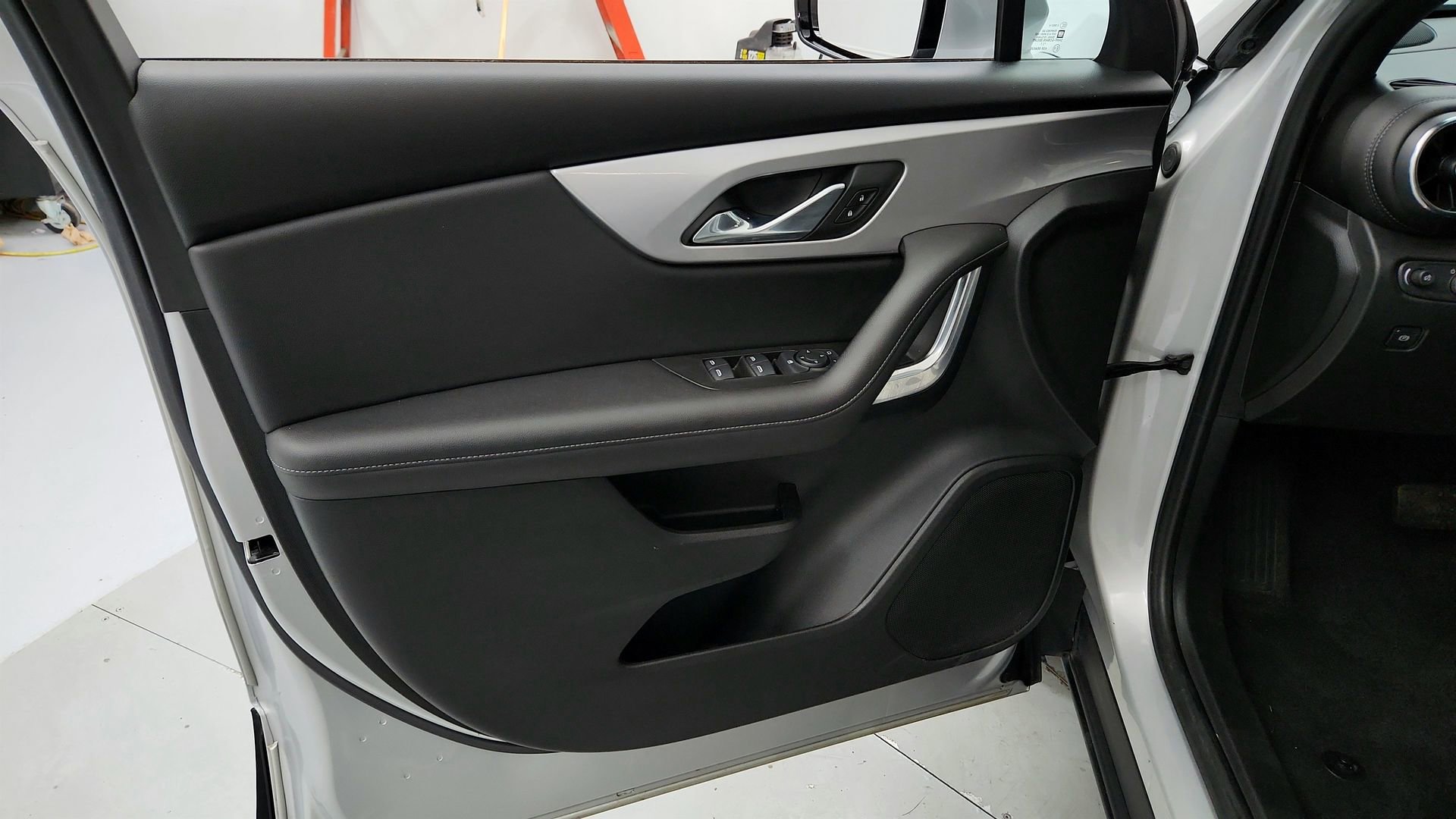 Used 2021 Chevrolet Blazer LT FWD image 17