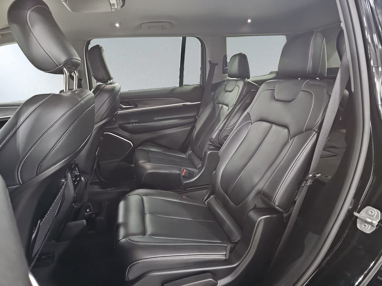 Used 2021 Jeep Grand Cherokee L Limited AWD/4WD image 18