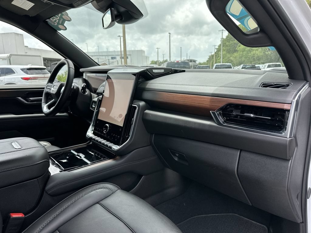 Certified 2025 GMC Yukon XL Denali AWD/4WD image 28