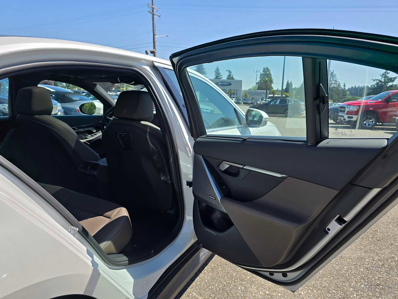 Used 2024 BMW i5 eDrive40i w/ M Sport Package image 13