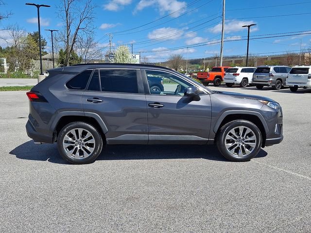 Used 2020 Toyota RAV4 XLE Premium image 11