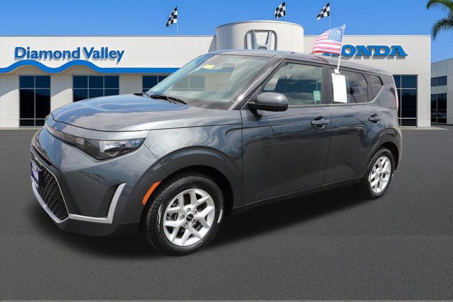 Used 2025 Kia Soul LX w/ LX Technology Package FWD image 3