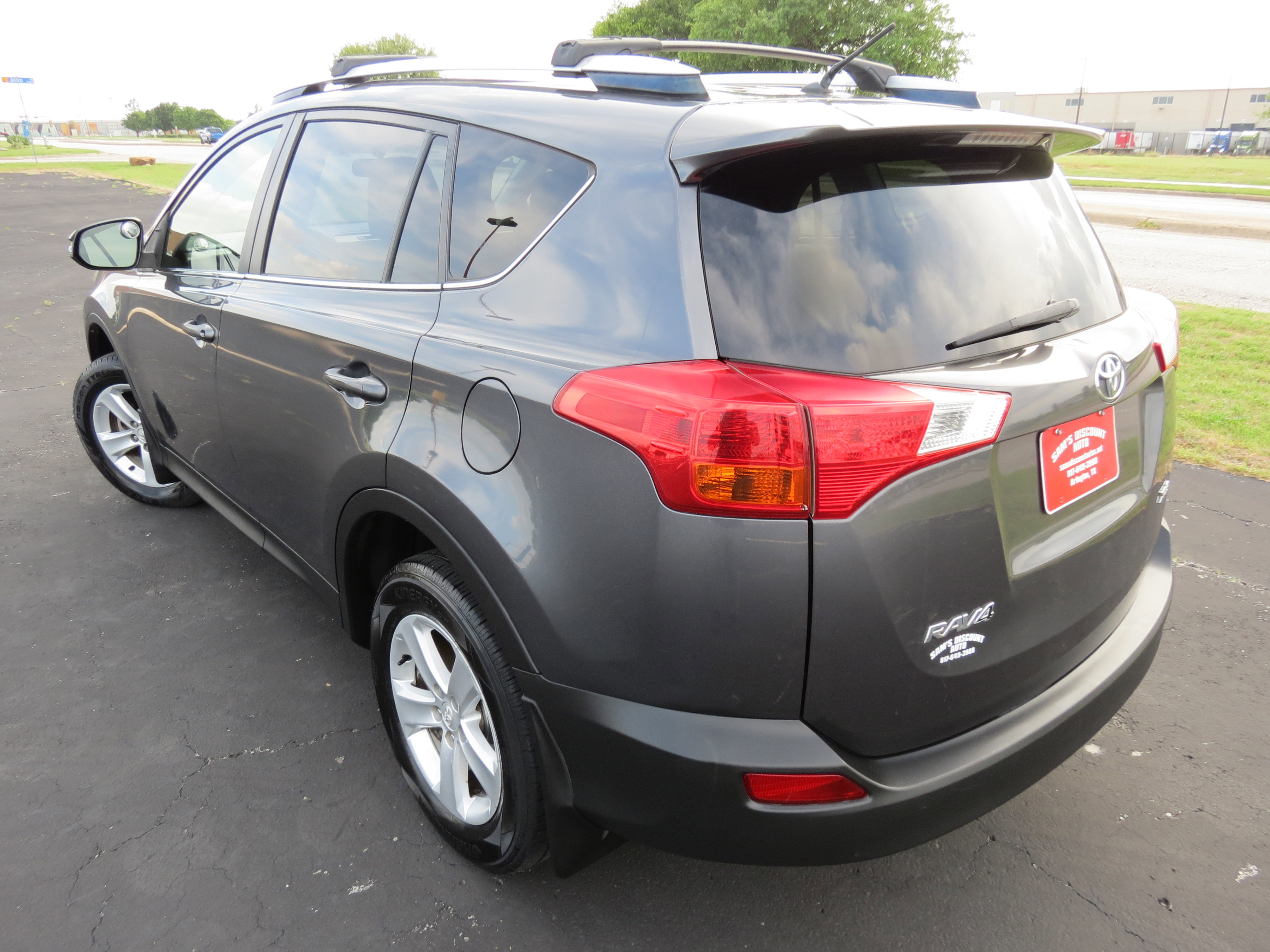 Used 2013 Toyota RAV4 XLE FWD image 5