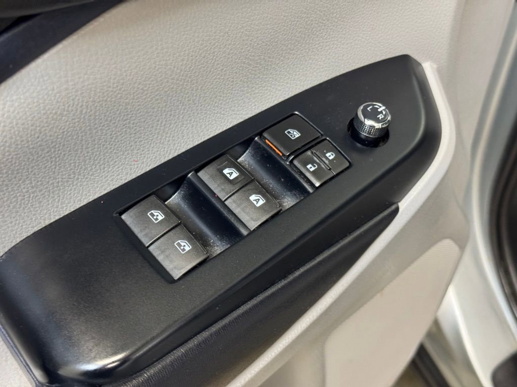 Used 2019 Toyota Highlander XLE FWD image 9