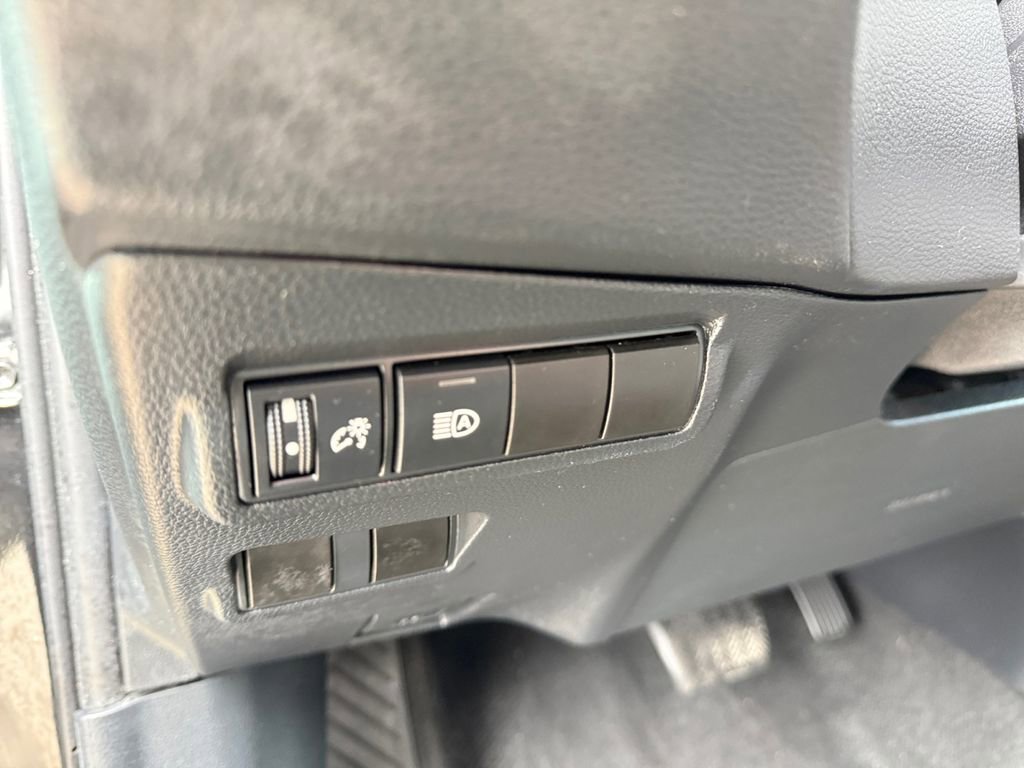 Used 2024 Toyota Corolla Cross LE image 27