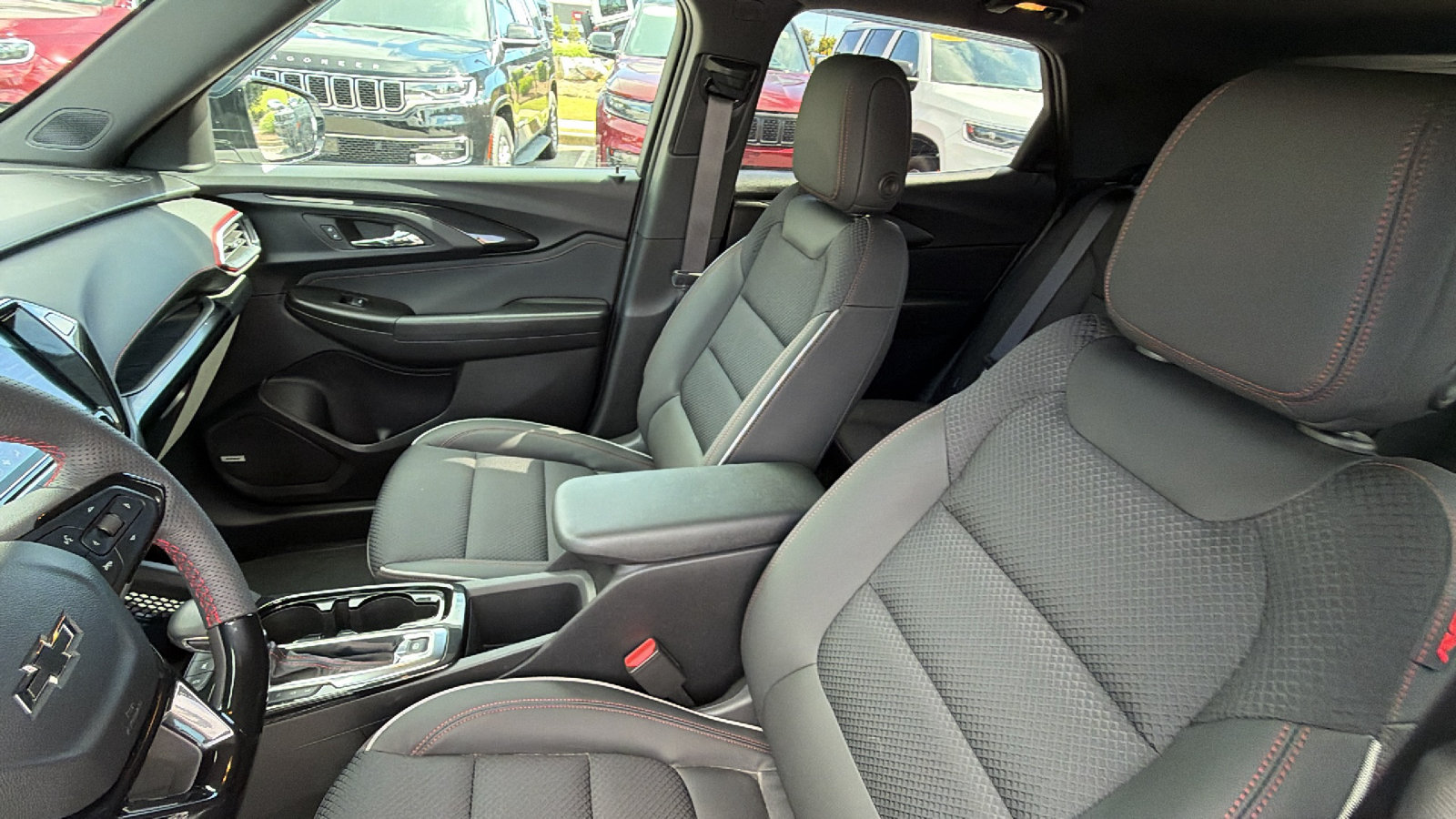 Used 2023 Chevrolet TrailBlazer RS w/ Sun and Liftgate Package FWD image 18