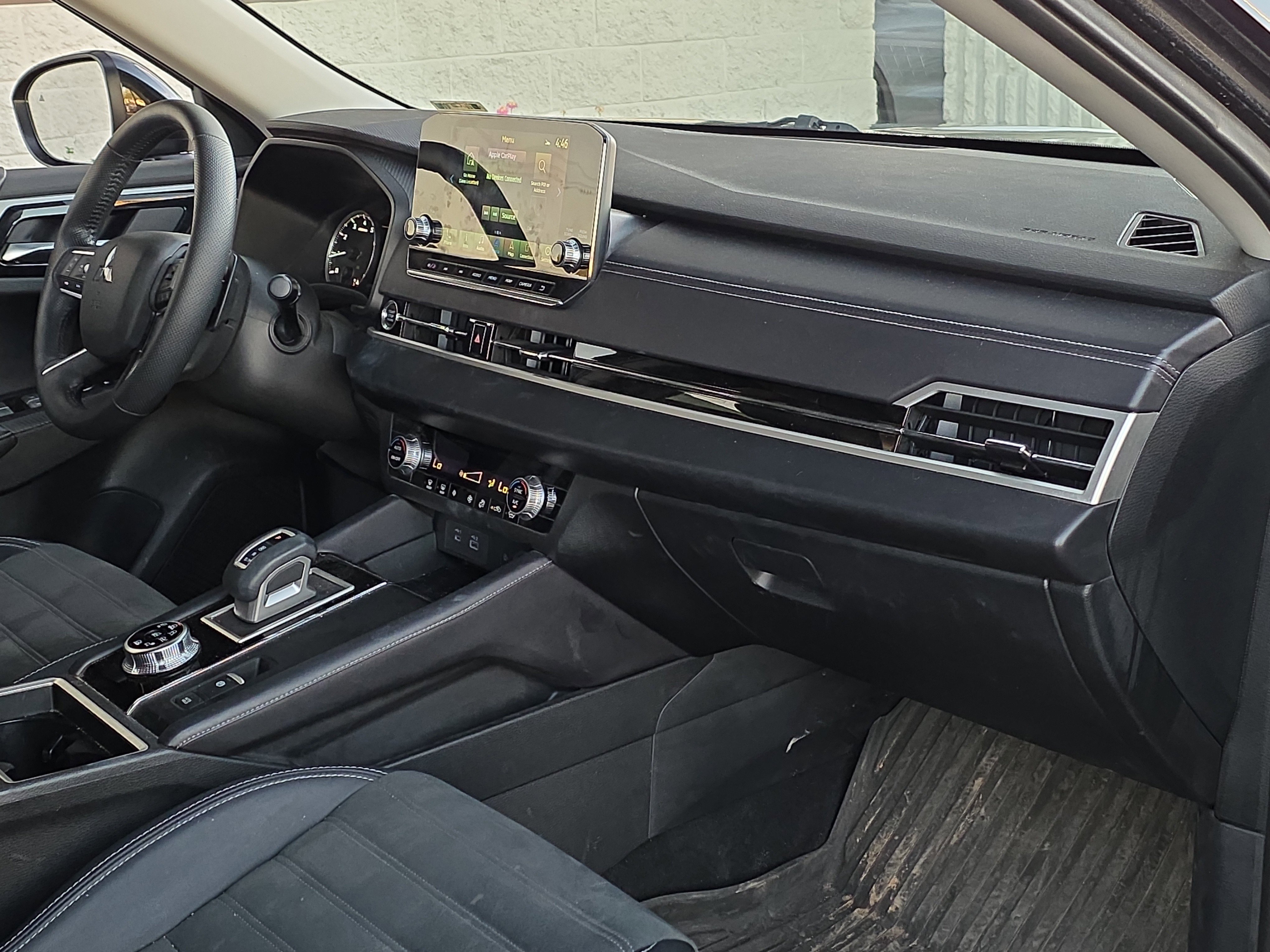 Used 2024 Mitsubishi Outlander SE image 25