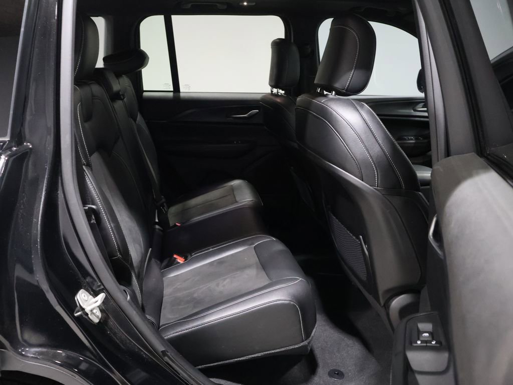 Used 2024 Jeep Grand Cherokee Altitude image 23