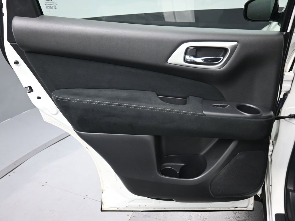 Used 2015 Nissan Pathfinder S image 28