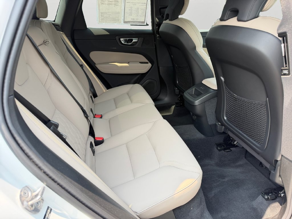 Certified 2026 Volvo XC60 B5 Core w/ Climate Package AWD/4WD image 9