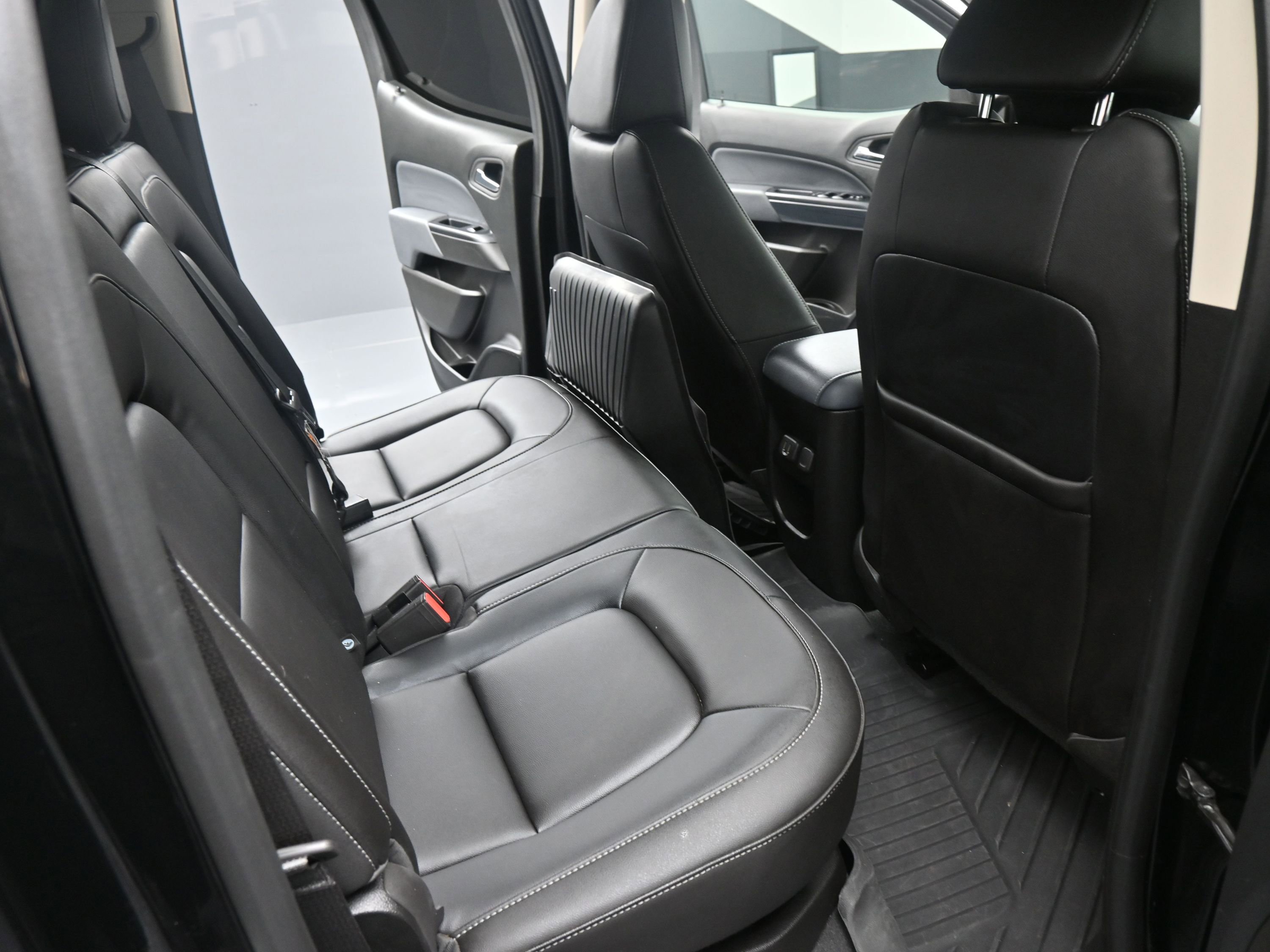 Used 2022 Chevrolet Colorado Z71 w/ Z71 Midnight Edition image 19