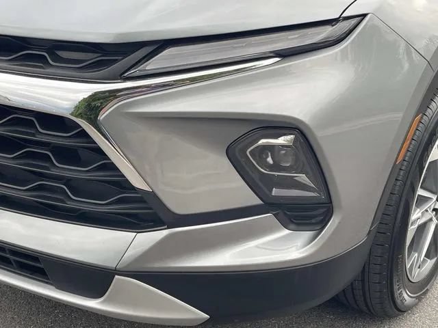 Used 2025 Chevrolet Blazer LT FWD image 11