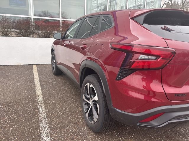 Used 2024 Chevrolet Trax RS w/ Sunroof Package image 2