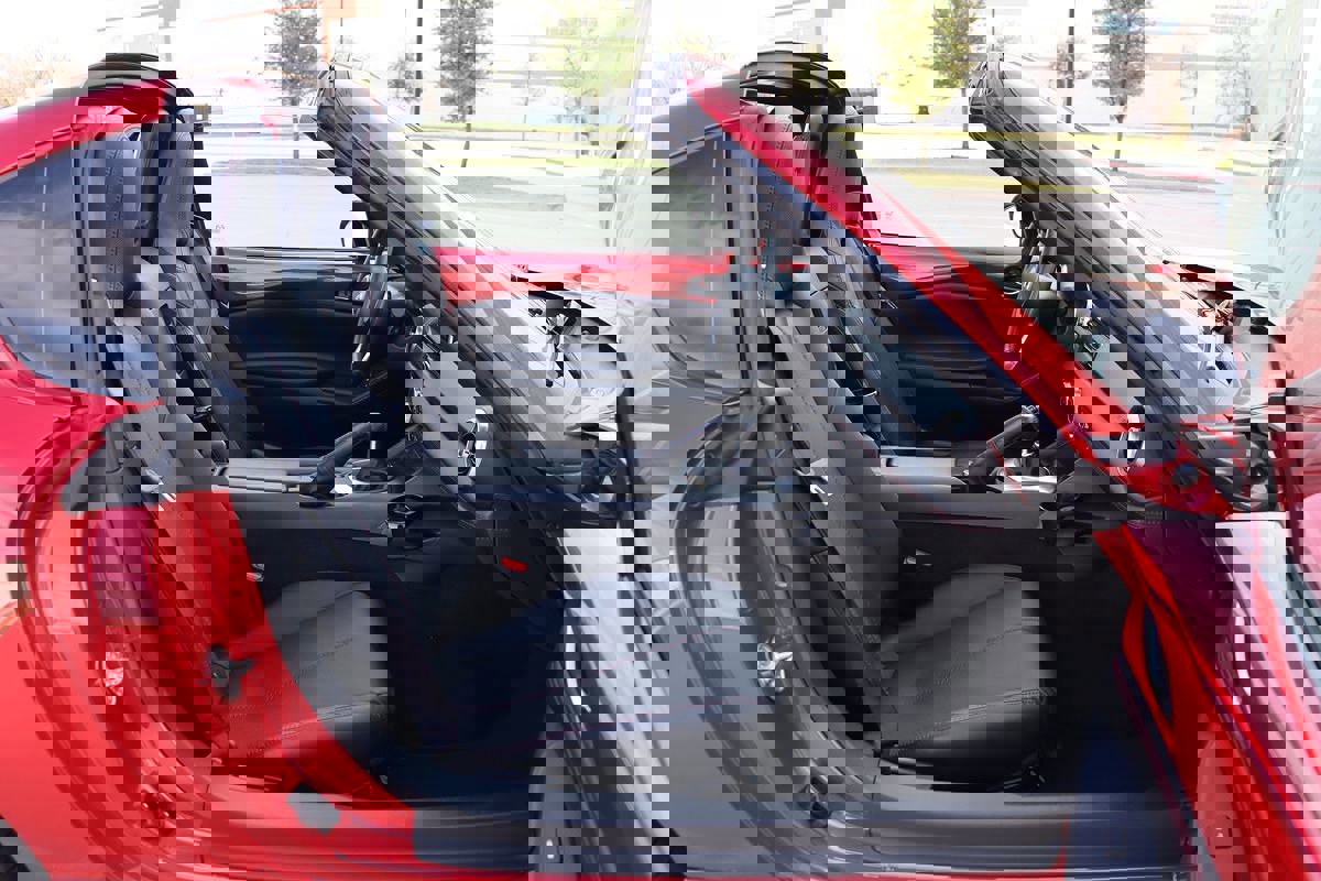 Used 2017 MAZDA MX-5 Miata RF Grand Touring image 36