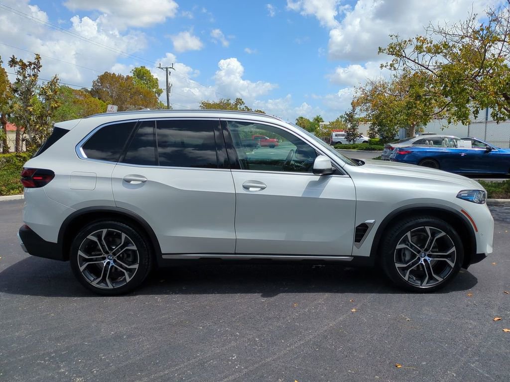 Used 2024 BMW X5 sDrive40i w/ Premium Package image 3