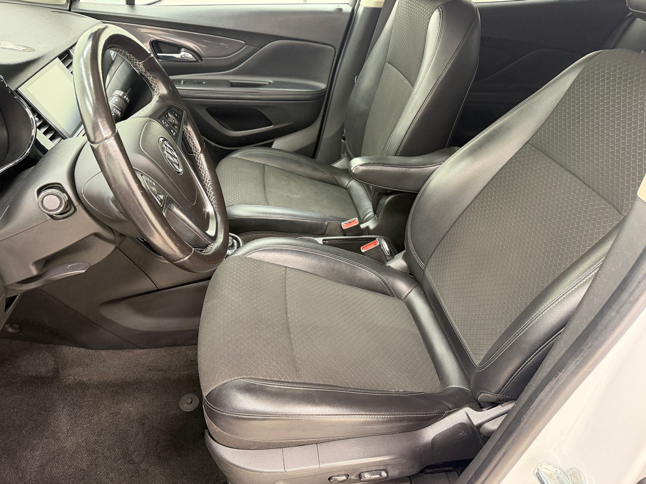 Used 2019 Buick Encore Sport Touring FWD image 5