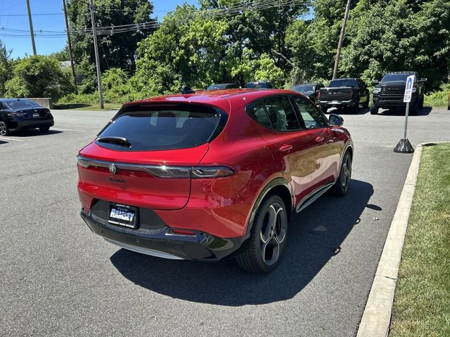 New 2026 Alfa Romeo Tonale w/ Active Assist Package AWD/4WD image 8