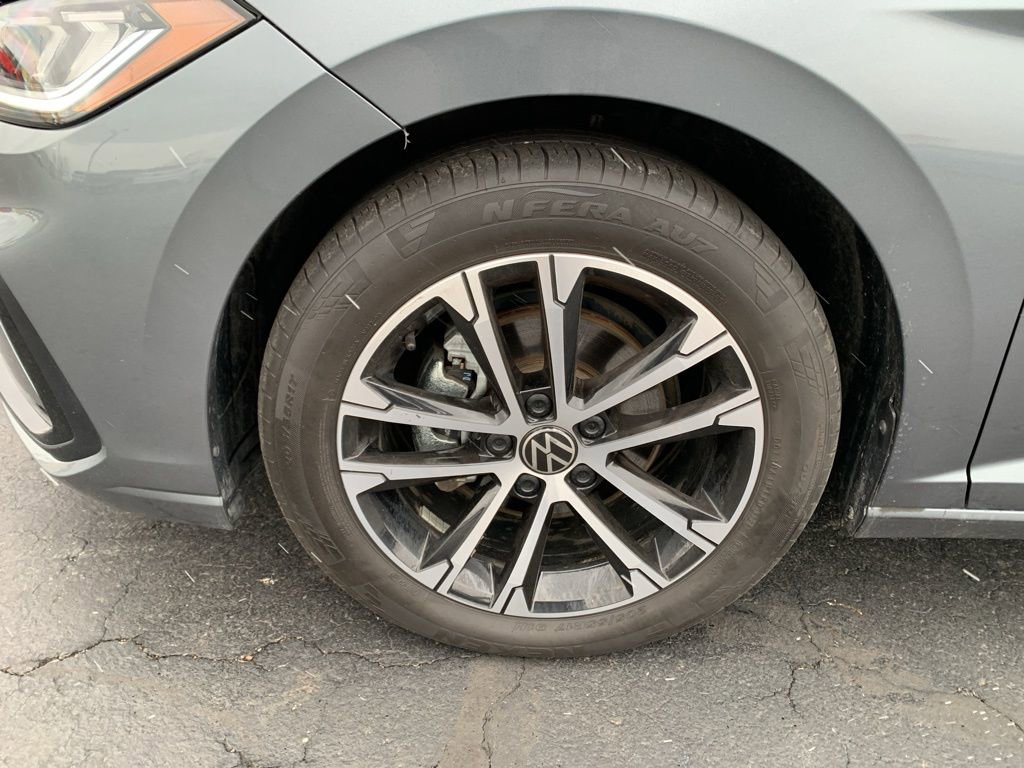 Used 2025 Volkswagen Jetta Sport image 9