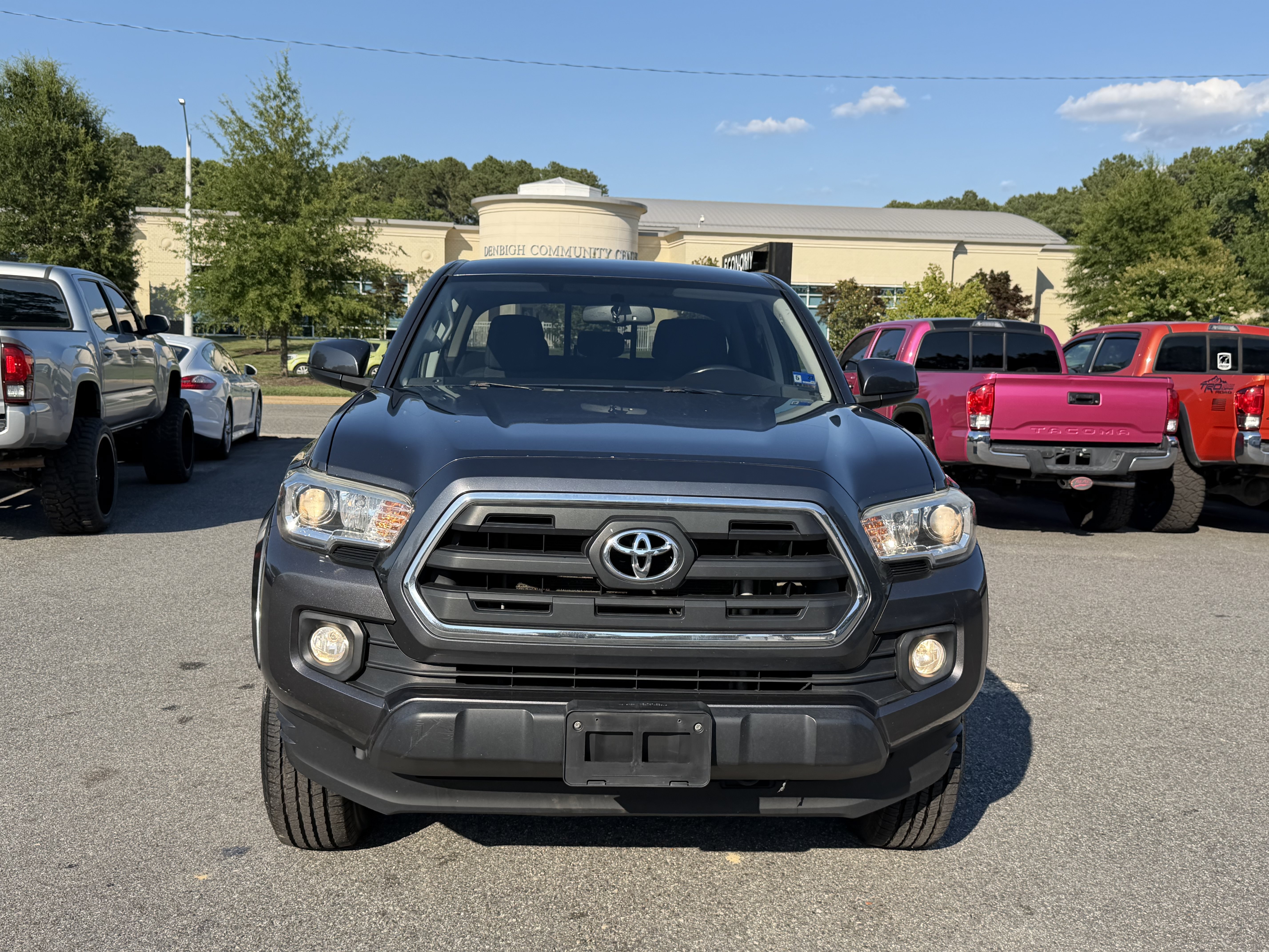 Used 2017 Toyota Tacoma SR5 AWD/4WD image 4