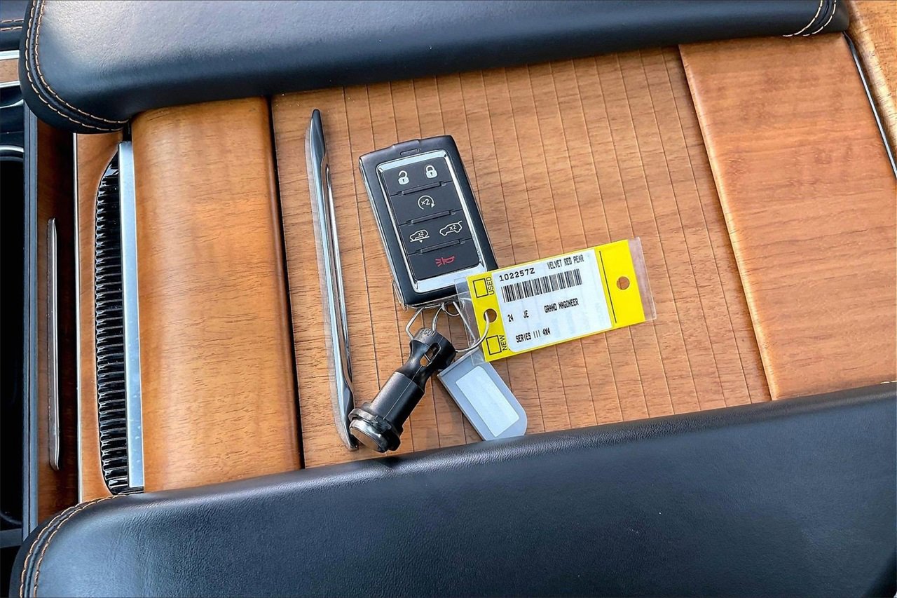 Used 2024 Jeep Grand Wagoneer Series III w/ HD Trailer Tow Package image 35