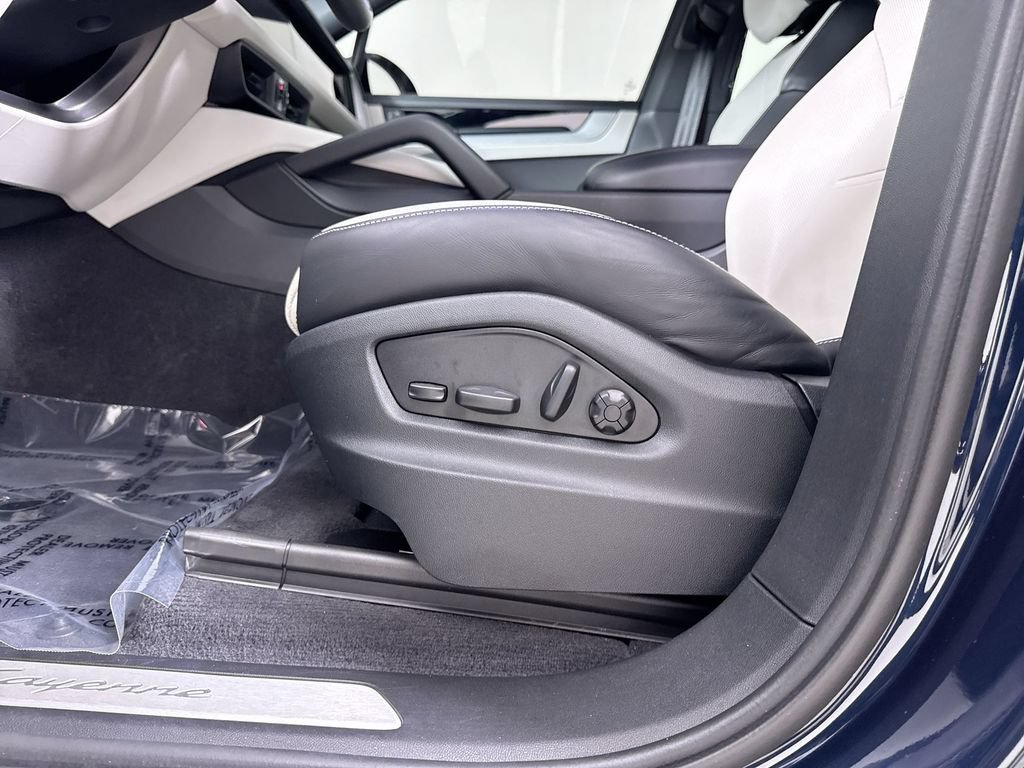 Used 2024 Porsche Cayenne Coupe AWD/4WD image 12