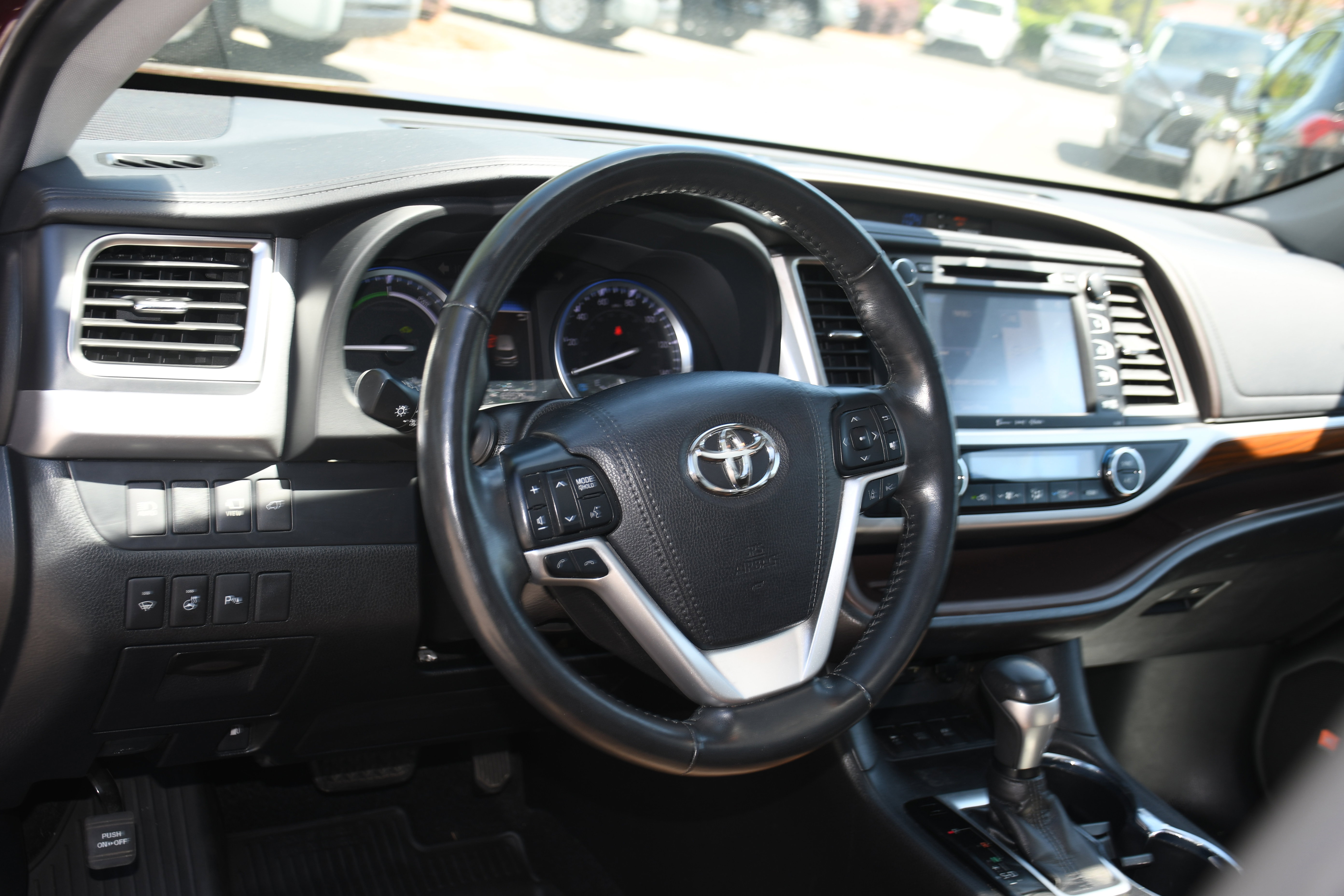 Used 2019 Toyota Highlander Limited Platinum image 9