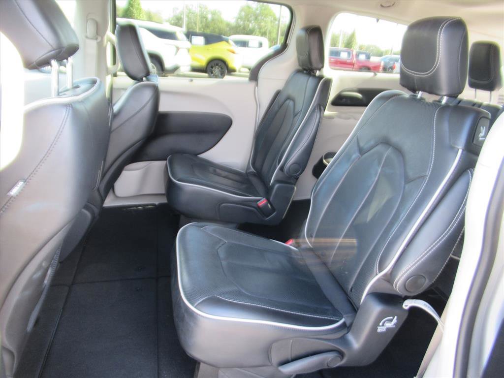 Used 2024 Chrysler Pacifica Limited image 30