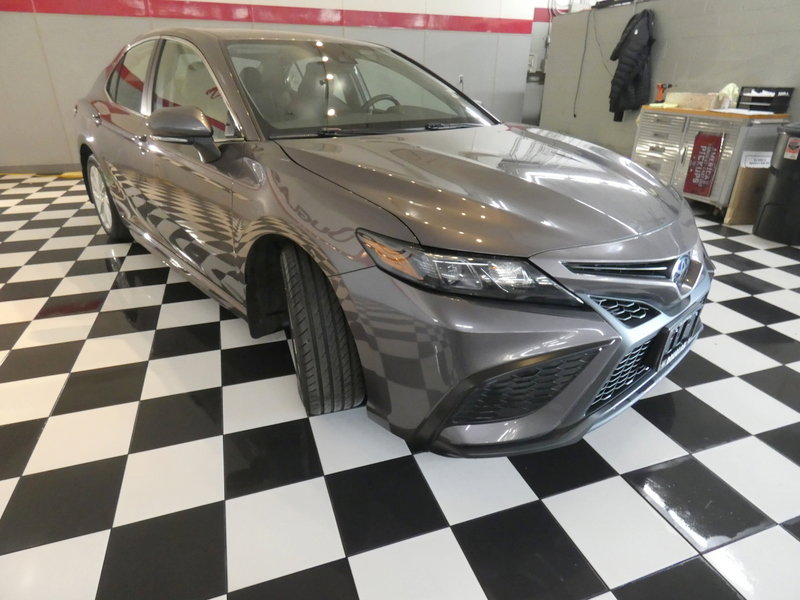 Used 2024 Toyota Camry SE image 3