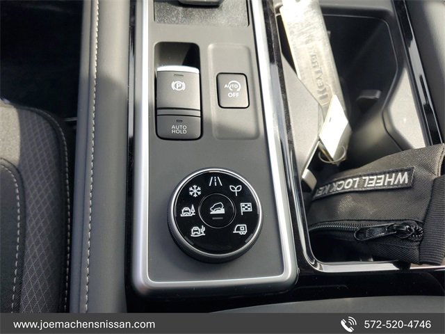 New 2025 Nissan Pathfinder SV w/ Black Appearance Package image 22