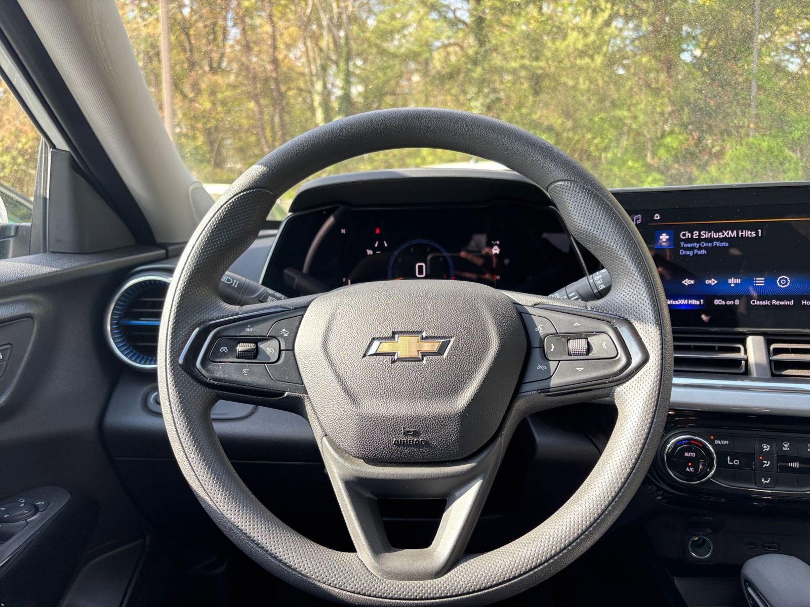 Used 2025 Chevrolet Trax LT image 29