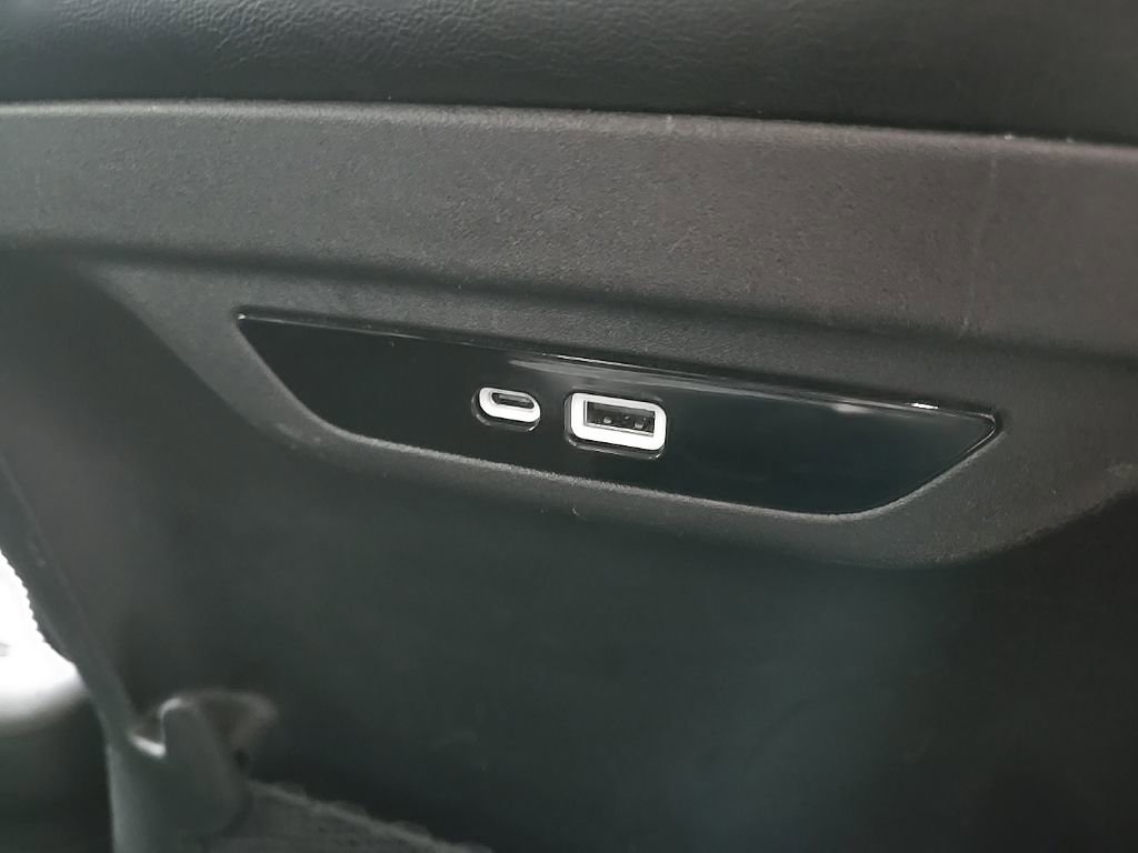 Used 2025 Chrysler Pacifica Limited image 85