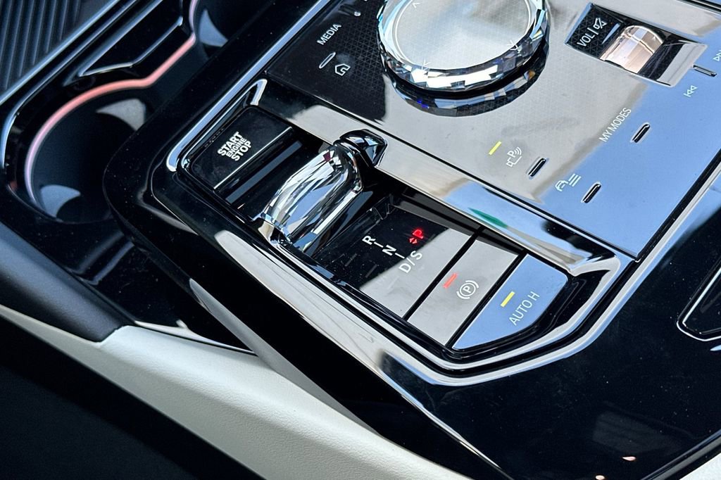 New 2026 BMW 550e xDrive 550e xDrive w/ Executive Package image 24