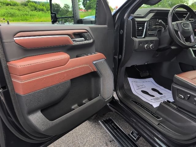 Used 2025 GMC Sierra 2500 Denali Ultimate AWD/4WD image 10