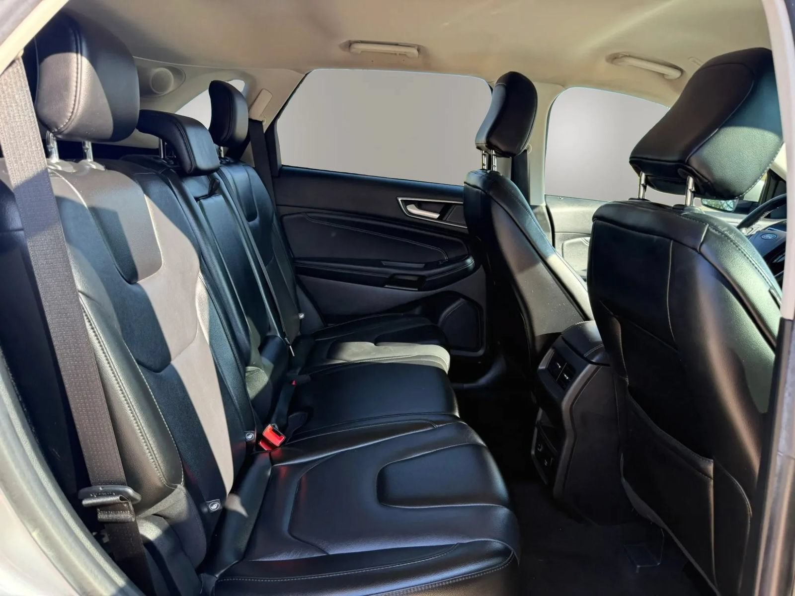 Used 2021 Ford Edge Titanium AWD/4WD image 18