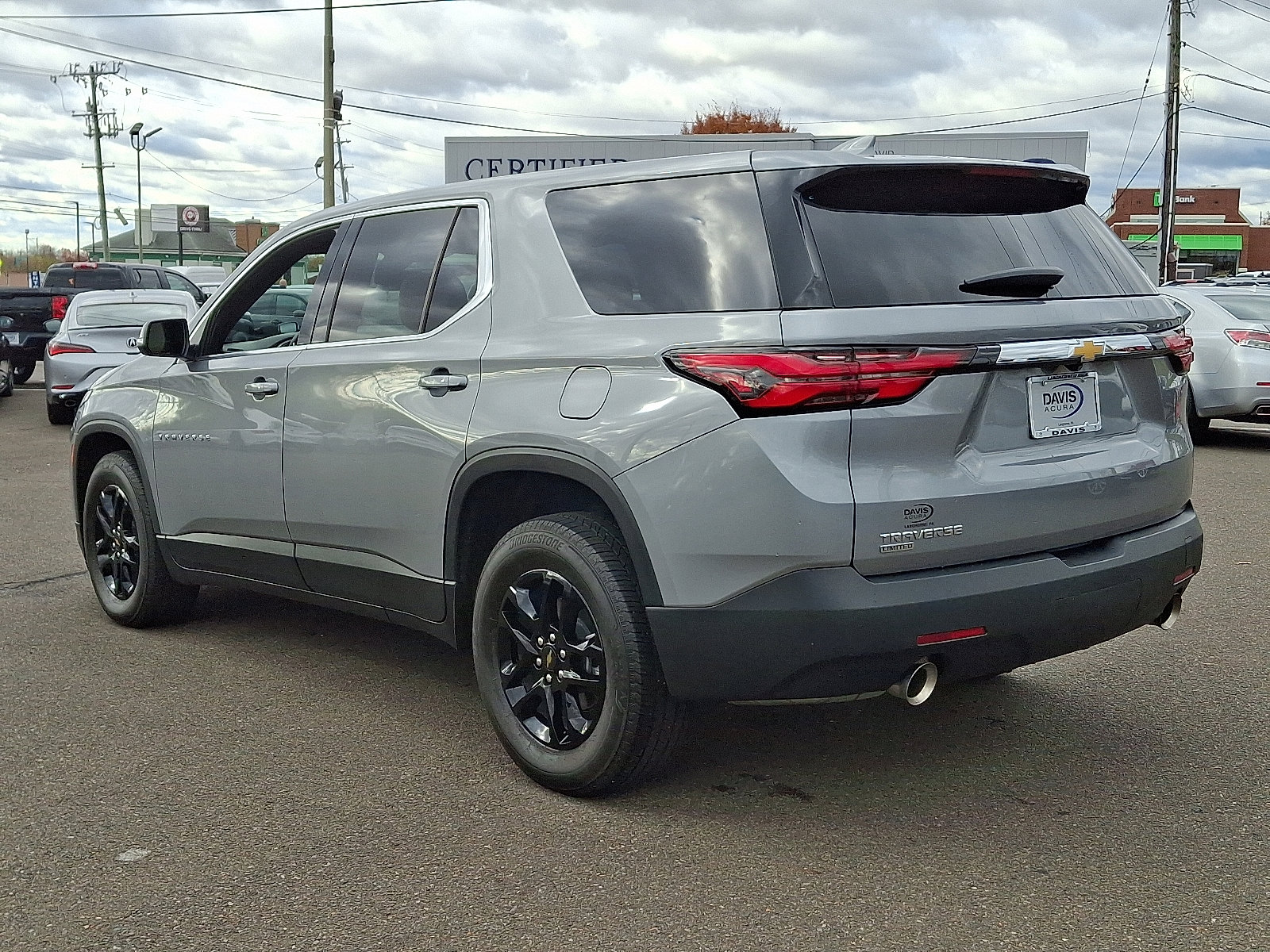 Used 2024 Chevrolet Traverse LS w/ Safety Package image 6