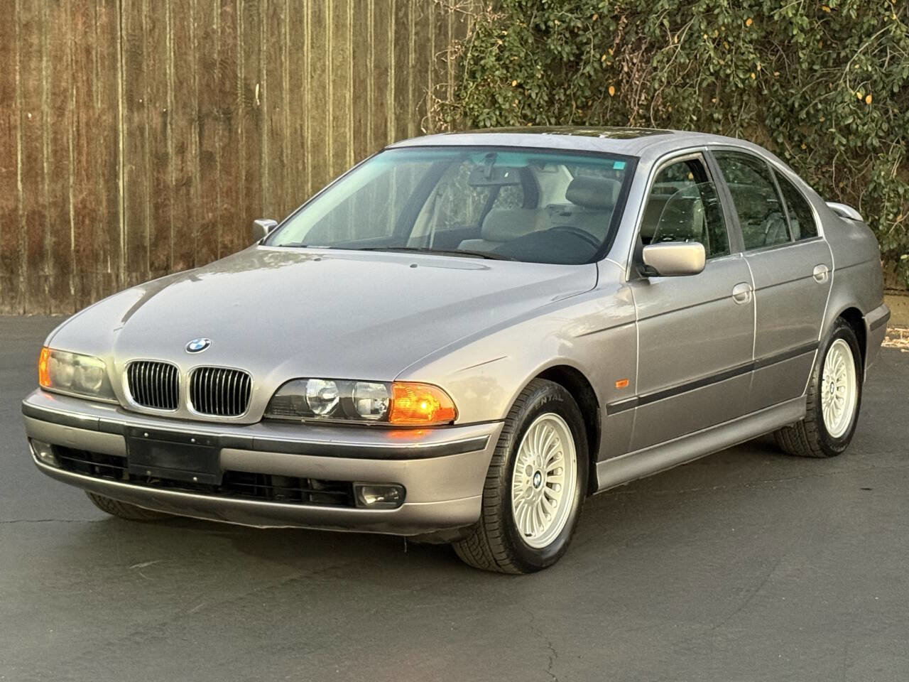 Used 1997 BMW 540i Sedan RWD image 4