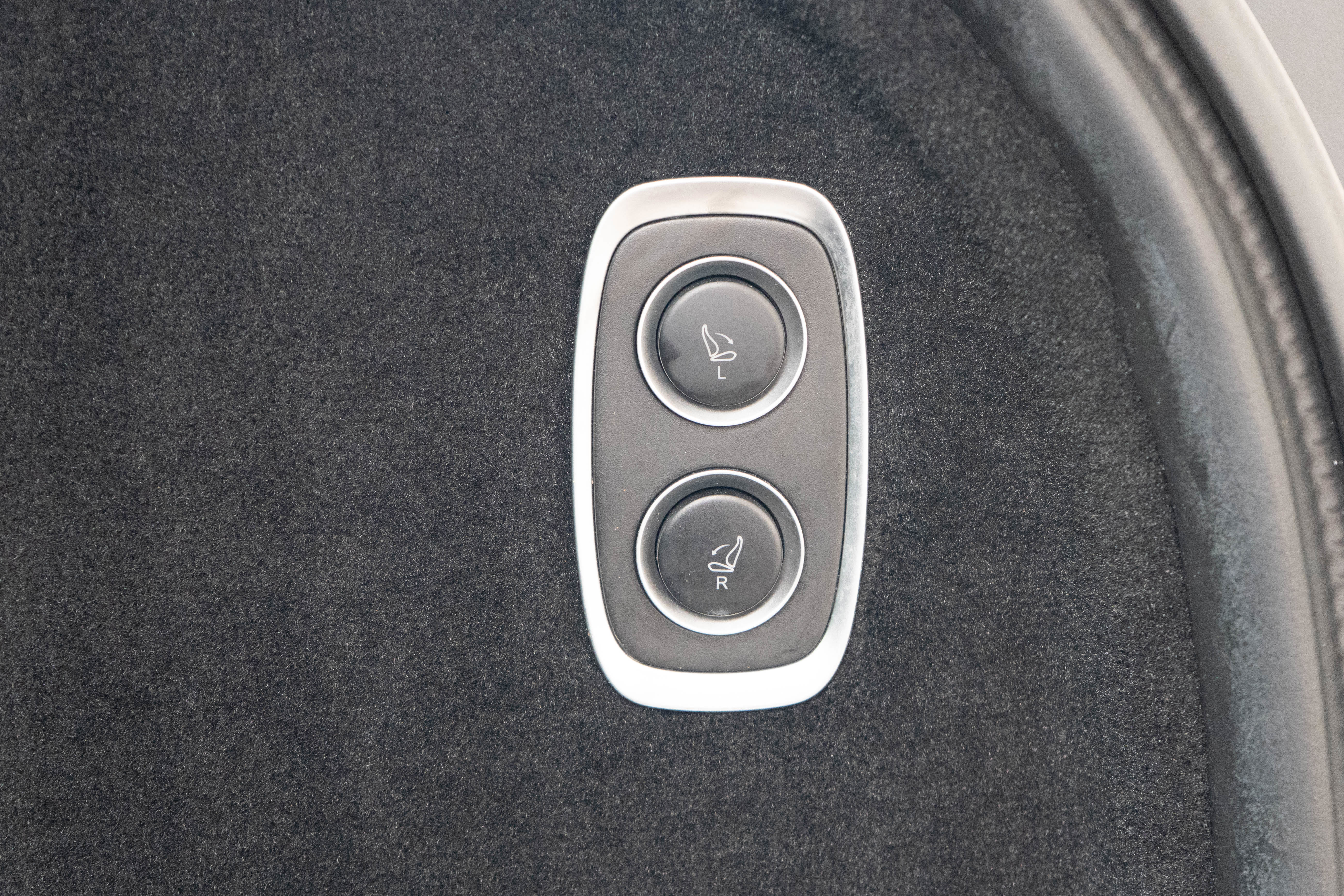 Used 2021 Aston Martin DBX image 40