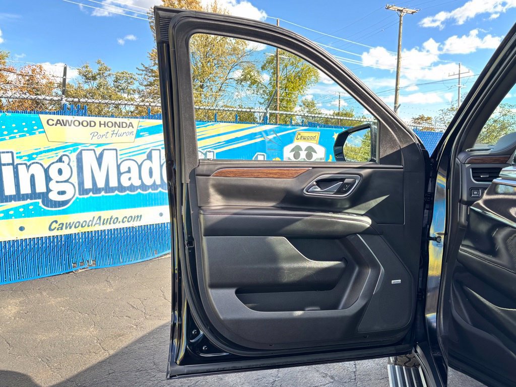 Used 2021 Chevrolet Tahoe High Country w/ Premium Package AWD/4WD image 19
