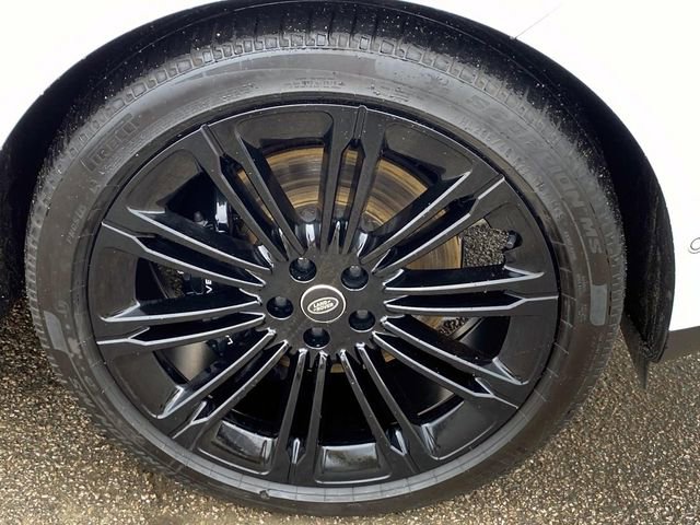 Used 2025 Land Rover Range Rover SE image 24