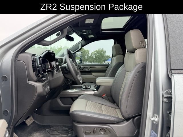 Used 2025 Chevrolet Silverado 2500 ZR2 w/ Technology Package AWD/4WD image 8