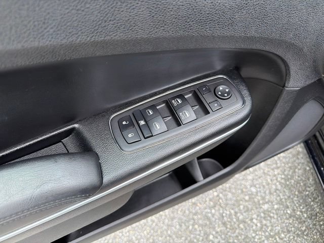 Used 2023 Chrysler 300 Touring w/ Sport Appearance Package AWD/4WD image 12