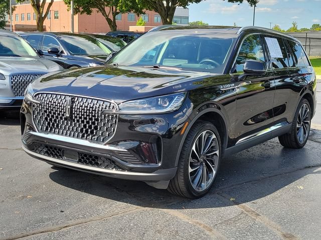 Used 2025 Lincoln Aviator Reserve w/ Equipment Group 201A AWD/4WD image 2