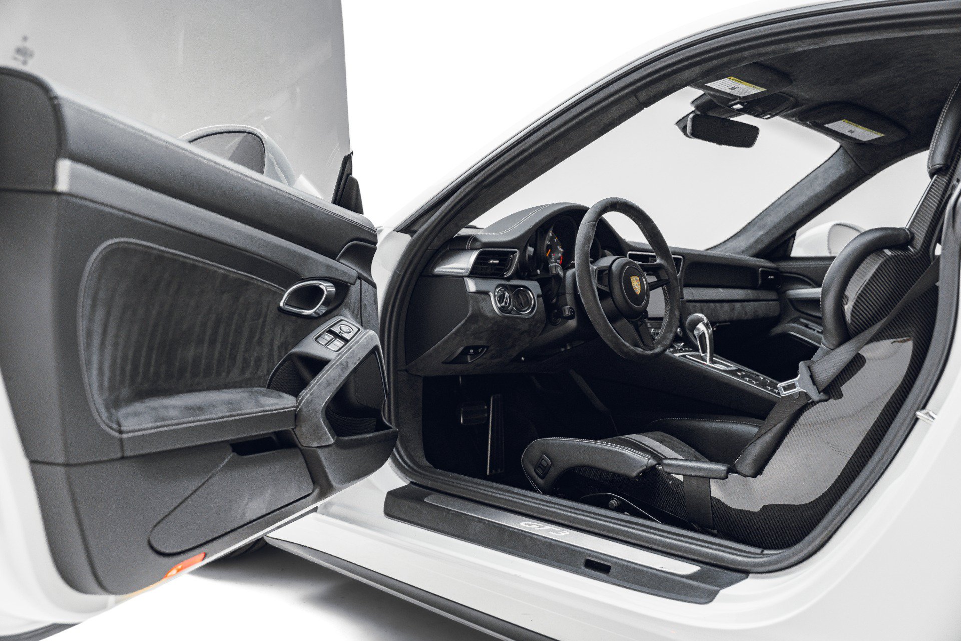 Used 2018 Porsche 911 GT3 RWD image 25