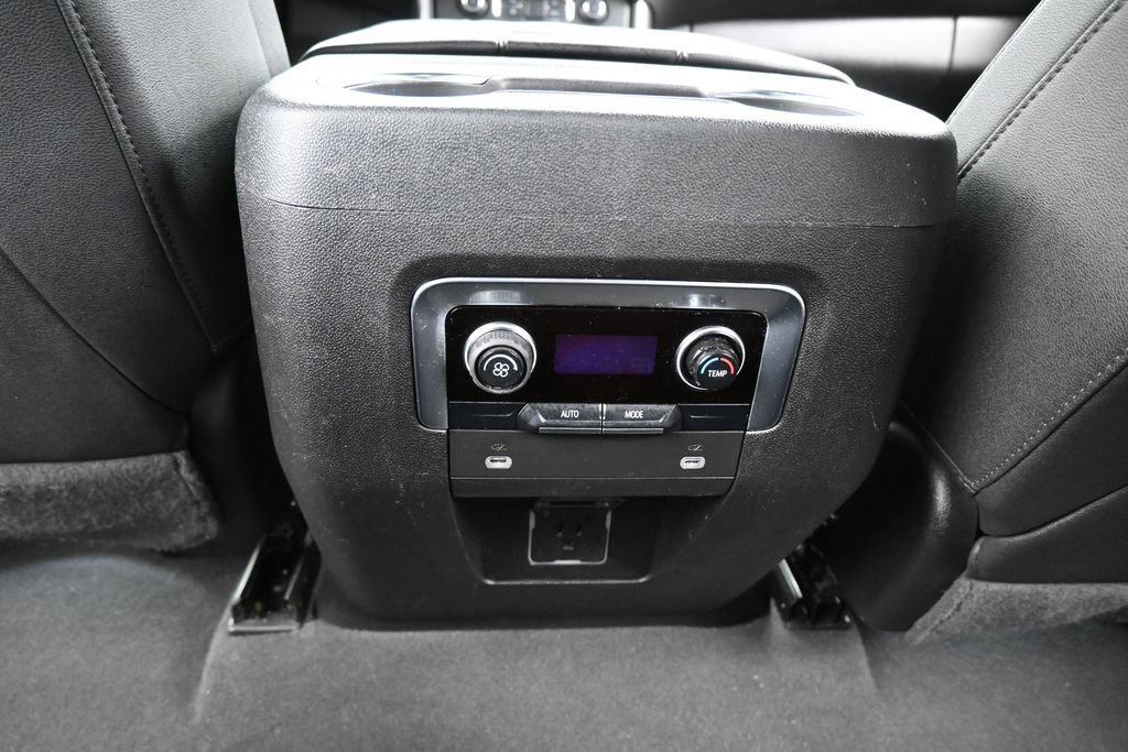 Used 2024 Chevrolet Suburban LT AWD/4WD image 37
