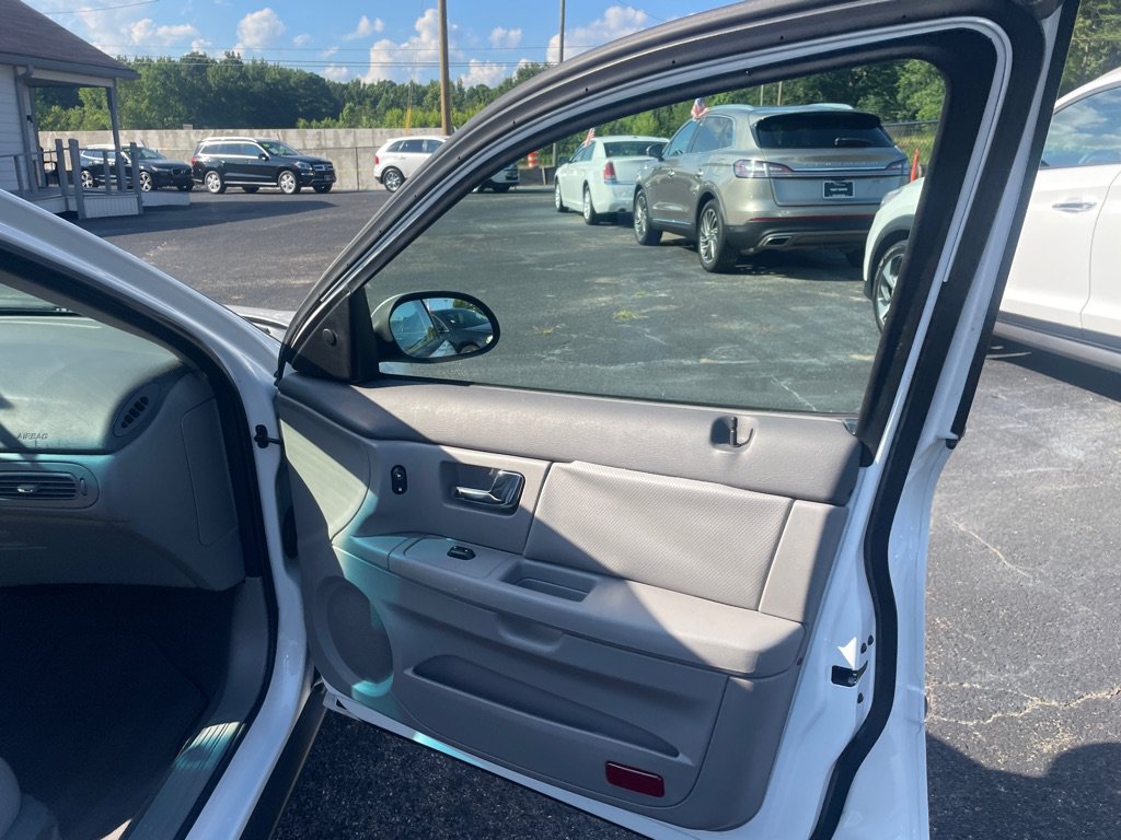 Used 2003 Ford Taurus SES FWD image 19