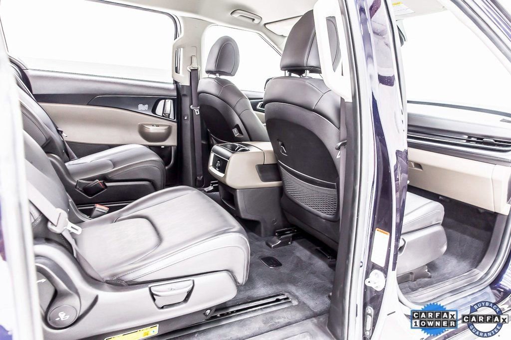 Used 2025 Kia Carnival image 32