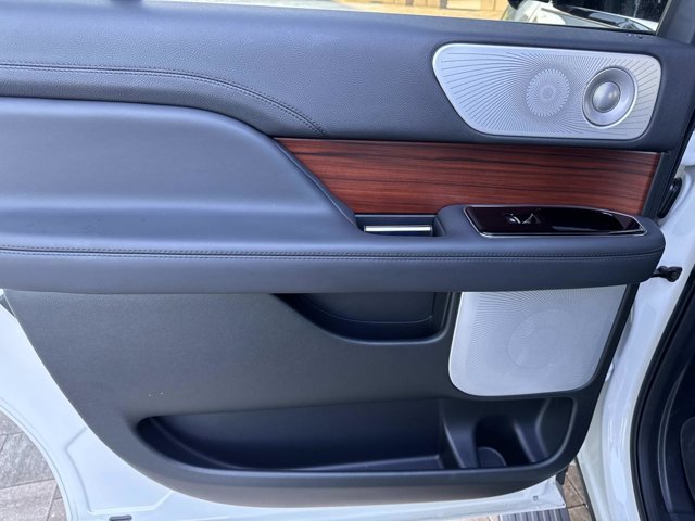 Certified 2024 Lincoln Navigator L Reserve image 17