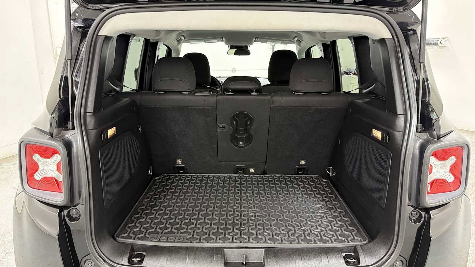 Used 2015 Jeep Renegade Trailhawk w/ Popular Equipment Group AWD/4WD image 27
