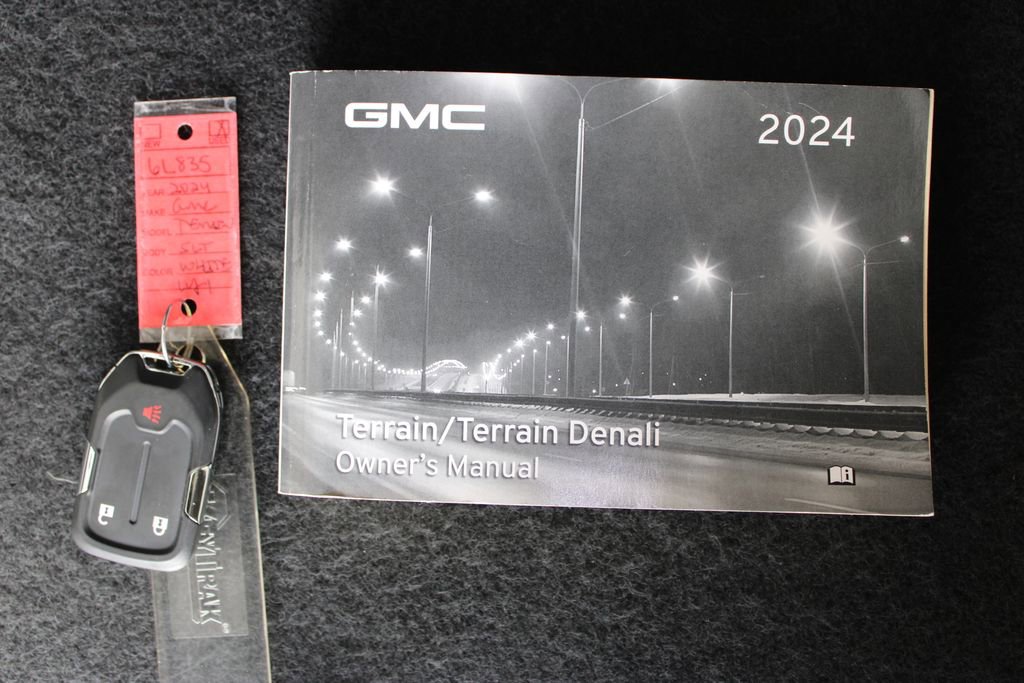 Used 2024 GMC Terrain SLE image 29
